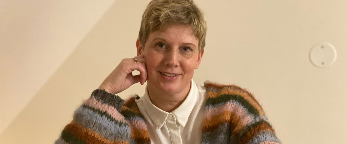 Mette går til behandling for beinmargskreft. 