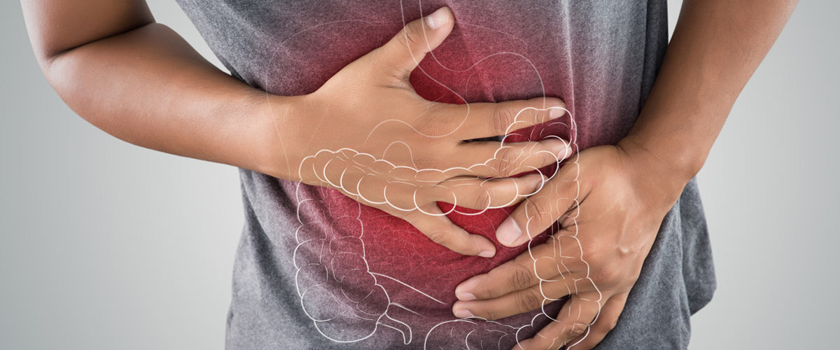 Hender som holder seg til magen. Et rødt område gløder rundt magen for å symbolisere smerte.