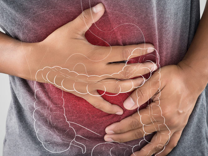 Hender som holder seg til magen. Et rødt område gløder rundt magen for å symbolisere smerte.