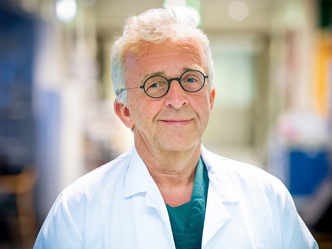 Portrettbilde av nevrokirurg Roald Baardsen