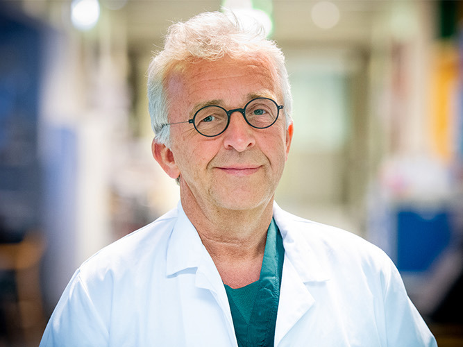 Portrettbilde av nevrokirurg Roald Baardsen