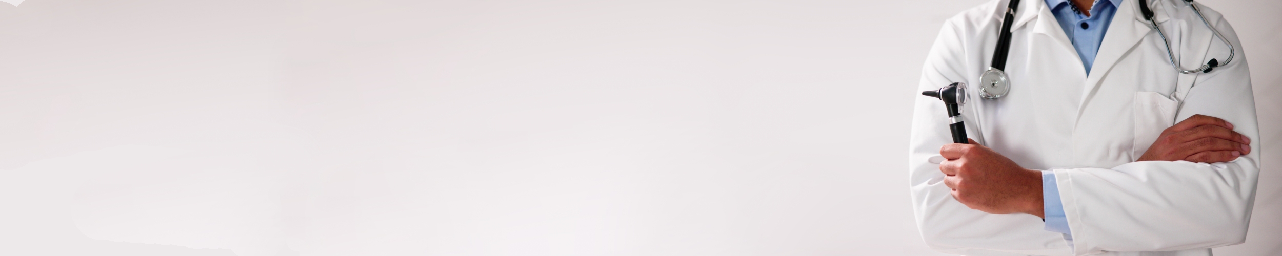 Legefrakk med verktøy i hendene