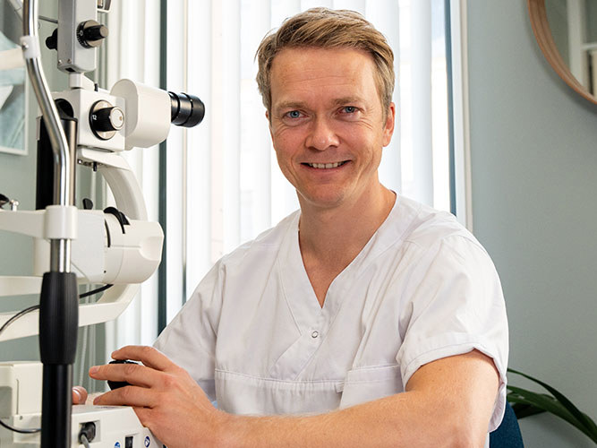 Øyelege Martin Ystad, ICL