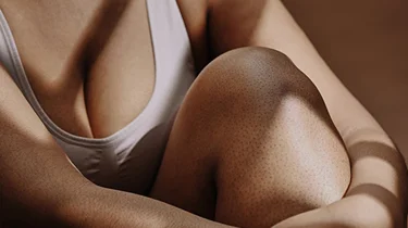 Bilde av kvinne i sports-BH