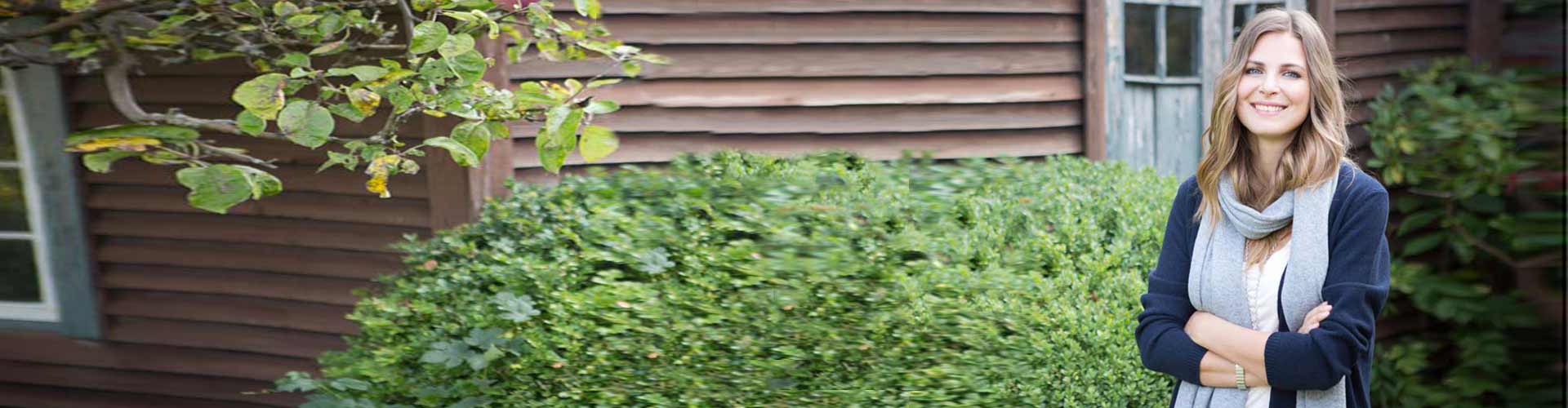 Kvinne bukplastikk fettsuging