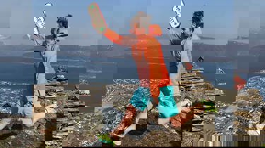 Hanne Maren på fjelltopp etter SASI-operasjon. 