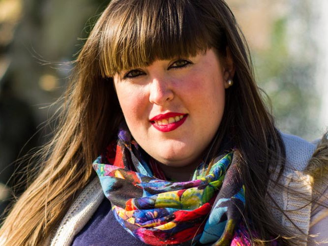 nærbilde overvektig kvinne.