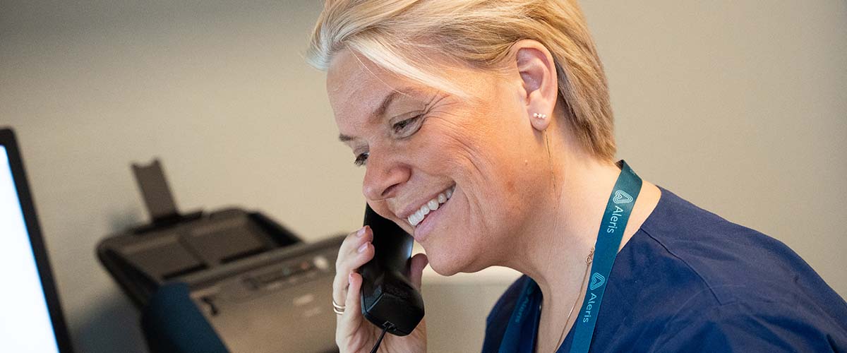 pasientkoordinator i telefon. 